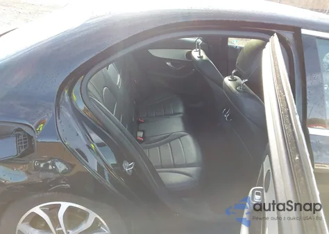 2016 Mercedes-Benz C 300 4Matic z USA, uszkodzony, nr VIN 55SWF4KB0GU164017